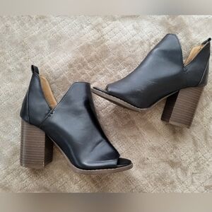 Black Peep-Toe Block Heel Ankle Boots/Booties, Size 5.5‎